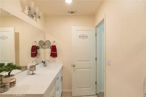 Bath - 172 Korbel Ave, Merced, CA 95348 photo 4 of 5