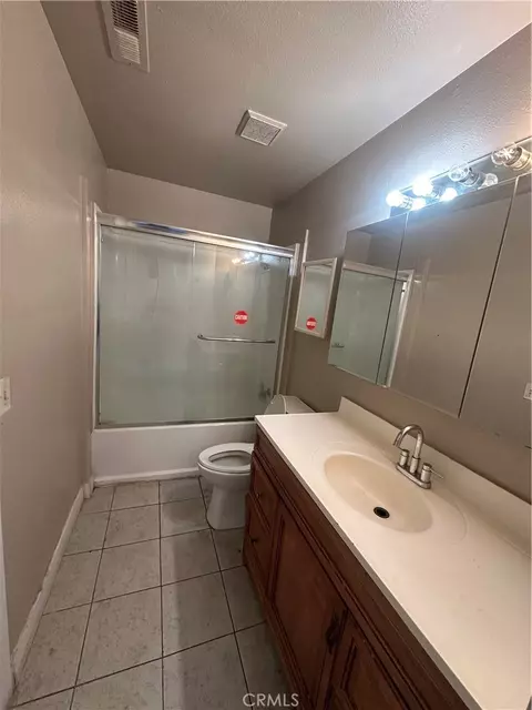 Bath - 268 E 10th St, Merced, CA 95341 photo 7 of 9