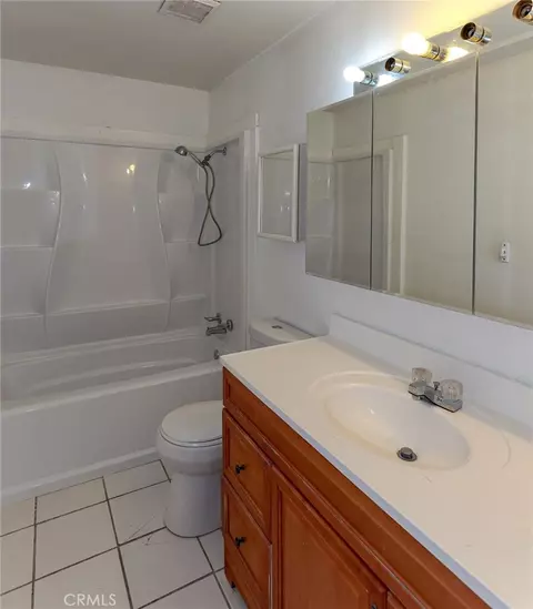 Bath - 268 E 10th St, Merced, CA 95341 photo 1 of 9