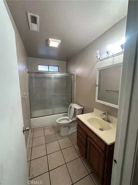 Bath - 268 E 10th St, Merced, CA 95341 photo 9 of 9