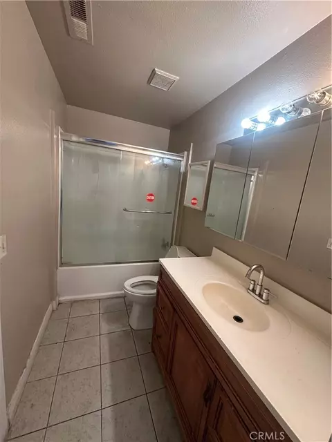 Bath - 268 E 10th St, Merced, CA 95341 photo 7 of 9