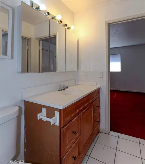 Bath - 268 E 10th St, Merced, CA 95341 photo 3 of 9