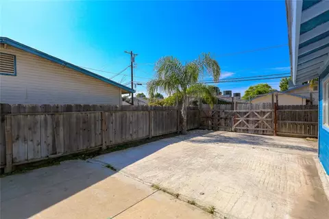 Exterior - 268 E 10th St, Merced, CA 95341 photo 2 of 4