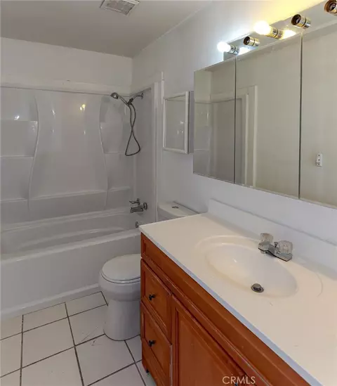 Bath - 268 E 10th St, Merced, CA 95341 photo 1 of 9