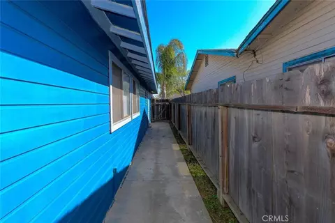 Entry Way - 268 E 10th St, Merced, CA 95341 photo 1 of 2