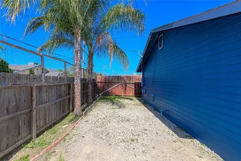 Exterior - 268 E 10th St, Merced, CA 95341 photo 3 of 4