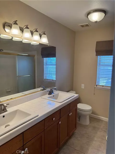 Bath - 5170 Coronado St, Chowchilla, CA 93610 photo 1 of 2