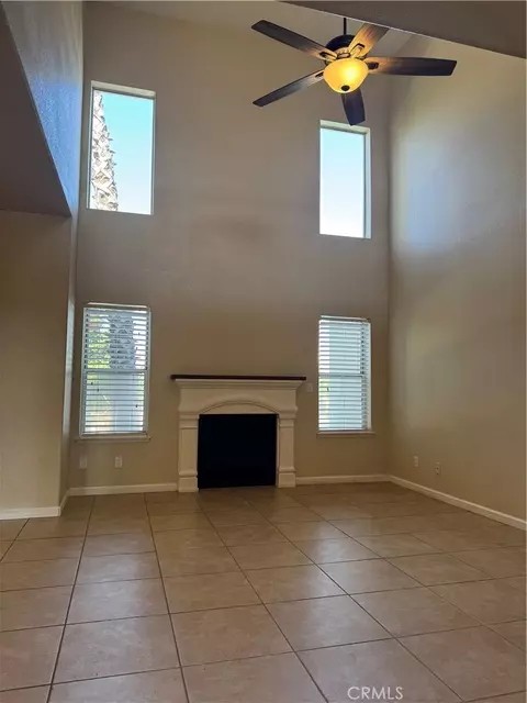 Living - 5170 Coronado St, Chowchilla, CA 93610 photo 2 of 3