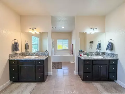 Bath - 4407 Kerr Ct, Merced, CA 95348 photo 2 of 5