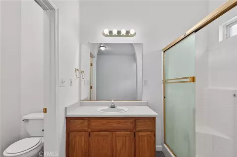 Bath - 2970 Westminster Ct, Merced, CA 95340 photo 1 of 2