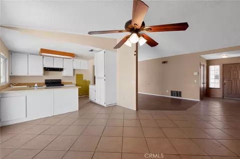Entry Way - 498 Serrana, Perris, CA 92570 photo 2 of 4