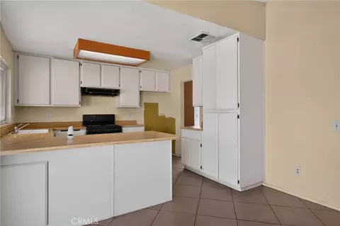 Kitchen - 498 Serrana, Perris, CA 92570 photo 2 of 2