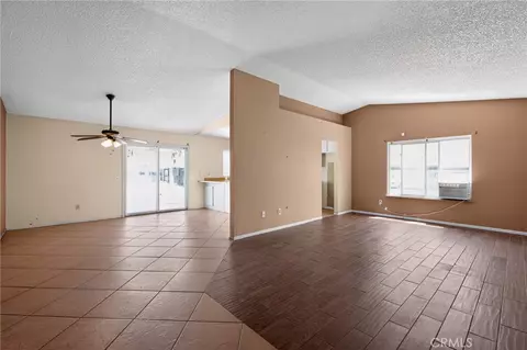 Living - 498 Serrana, Perris, CA 92570 photo 3 of 6