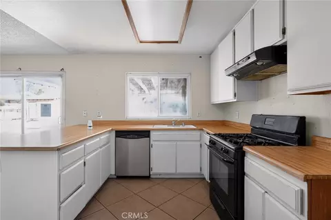 Kitchen - 498 Serrana, Perris, CA 92570 photo 1 of 3