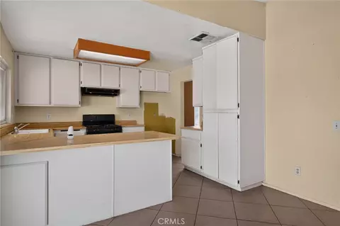 Kitchen - 498 Serrana, Perris, CA 92570 photo 2 of 3