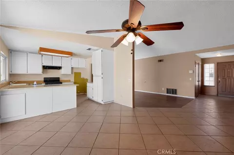 Entry Way - 498 Serrana, Perris, CA 92570 photo 2 of 4