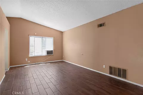 Living - 498 Serrana, Perris, CA 92570 photo 5 of 6