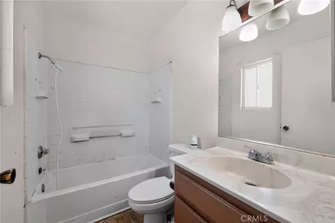 Bath - 498 Serrana, Perris, CA 92570 photo 1 of 2