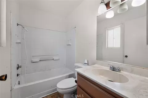 Bath - 498 Serrana, Perris, CA 92570 photo 1 of 2