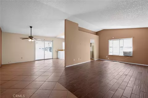Living - 498 Serrana, Perris, CA 92570 photo 3 of 6