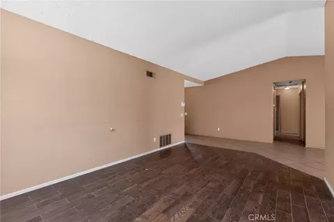 Living - 498 Serrana, Perris, CA 92570 photo 4 of 6
