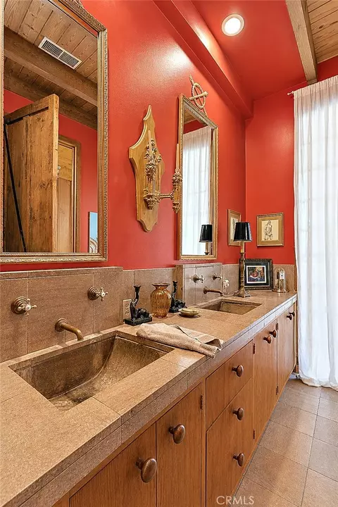 Bath - 2021 W, Merced, CA 95340 photo 5 of 6