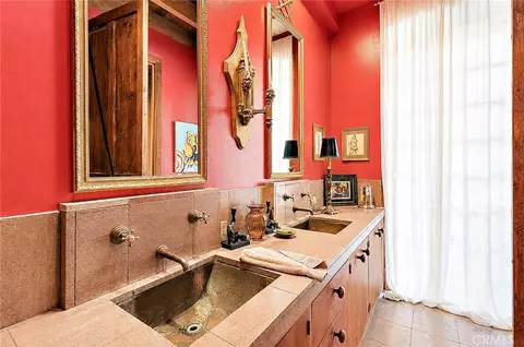Bath - 2021 W, Merced, CA 95340 photo 4 of 6