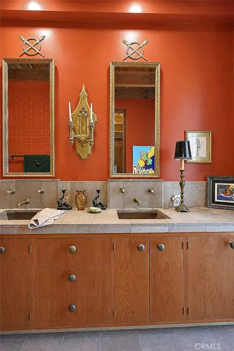 Bath - 2021 W, Merced, CA 95340 photo 6 of 6