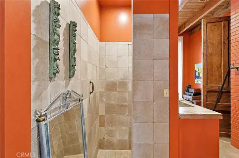Bath - 2021 W, Merced, CA 95340 photo 3 of 6