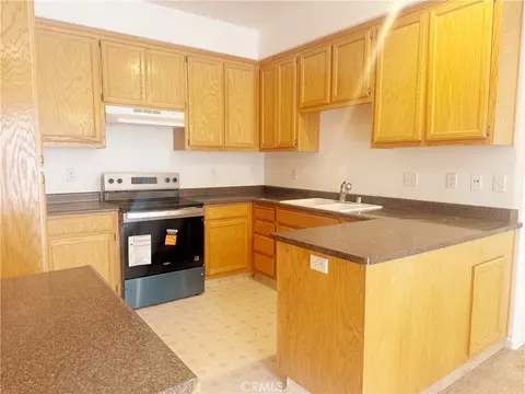 Kitchen - 672 Gateway Cir, Merced, CA 95340 photo 3 of 4