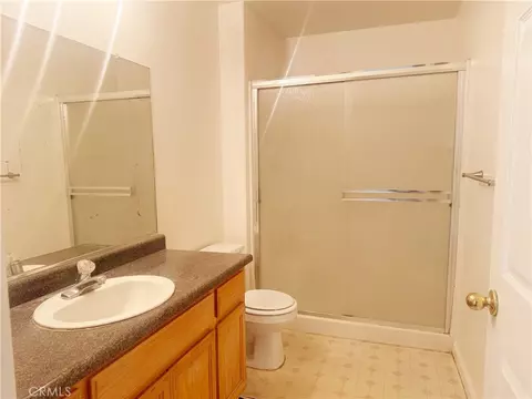 Bath - 672 Gateway Cir, Merced, CA 95340 photo 1 of 2