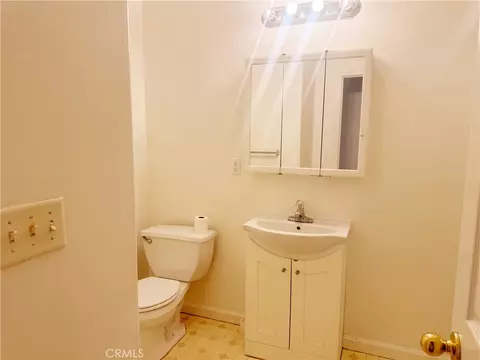 Bath - 672 Gateway Cir, Merced, CA 95340 photo 2 of 2