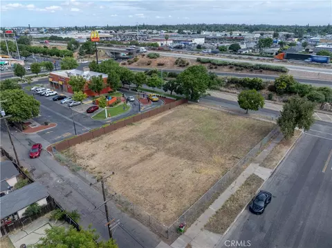 1004 W 13th, Merced, CA 95341 photo 2
