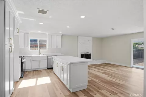 Living - 1055 Lees Ct, Merced, CA 95340 photo 1 of 5