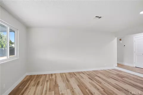 Living - 1055 Lees Ct, Merced, CA 95340 photo 4 of 5