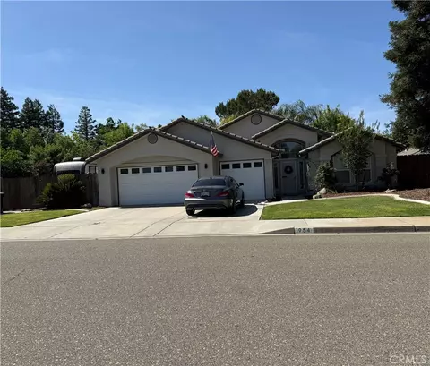 954 Calaveras, Chowchilla, CA 93610