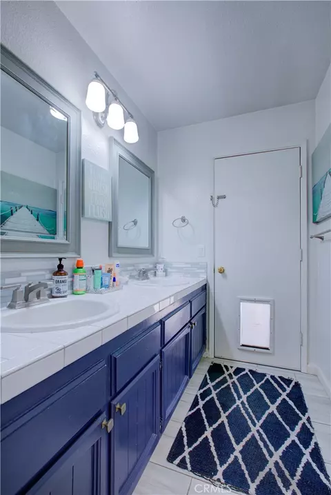 Bath - 1146 Gregory Ct, Merced, CA 95340 photo 2 of 4