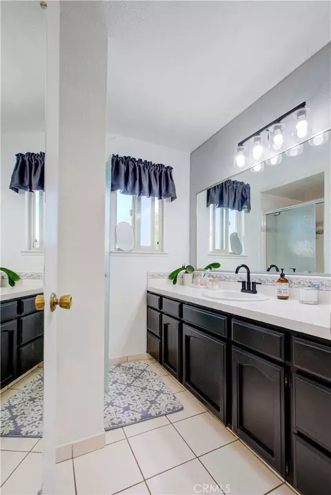 Bath - 1146 Gregory Ct, Merced, CA 95340 photo 1 of 4
