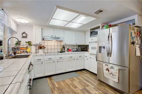 Kitchen - 1146 Gregory Ct, Merced, CA 95340 photo 2 of 4