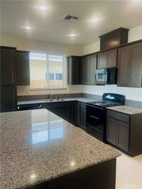 Kitchen - 18 Squaw Valley Ct, Merced, CA 95341 photo 2 of 2