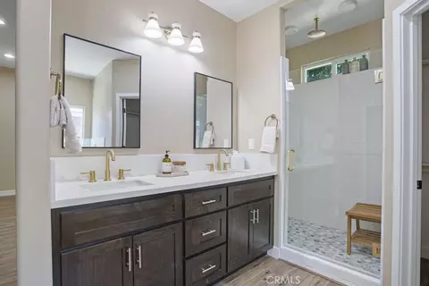Bath - 3519 Cordova Ave, Merced, CA 95340 photo 2 of 3
