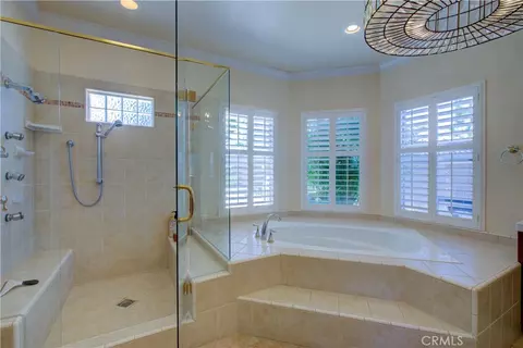 Bath - 591 Bobolink Ct, Merced, CA 95340 photo 4 of 7