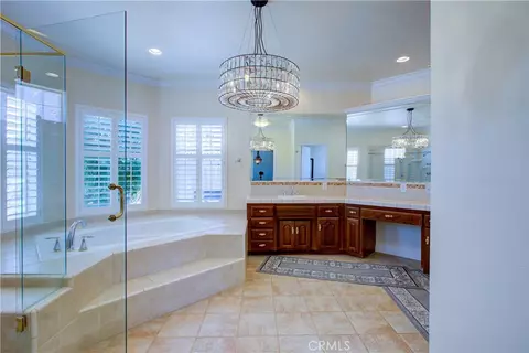 Bath - 591 Bobolink Ct, Merced, CA 95340 photo 3 of 7