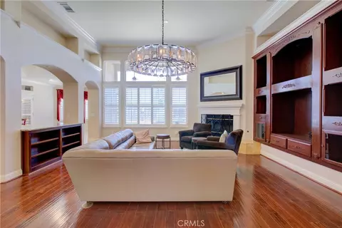 Living - 591 Bobolink Ct, Merced, CA 95340 photo 2 of 9