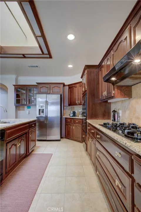 Kitchen - 591 Bobolink Ct, Merced, CA 95340 photo 8 of 10