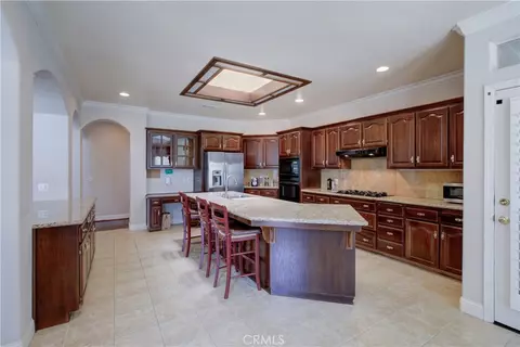 Kitchen - 591 Bobolink Ct, Merced, CA 95340 photo 6 of 10