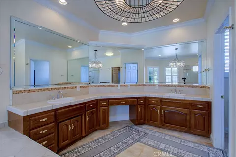 Bath - 591 Bobolink Ct, Merced, CA 95340 photo 6 of 7