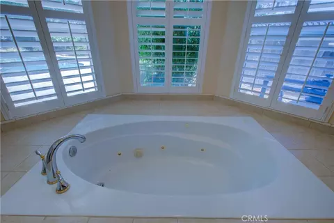 Bath - 591 Bobolink Ct, Merced, CA 95340 photo 7 of 7