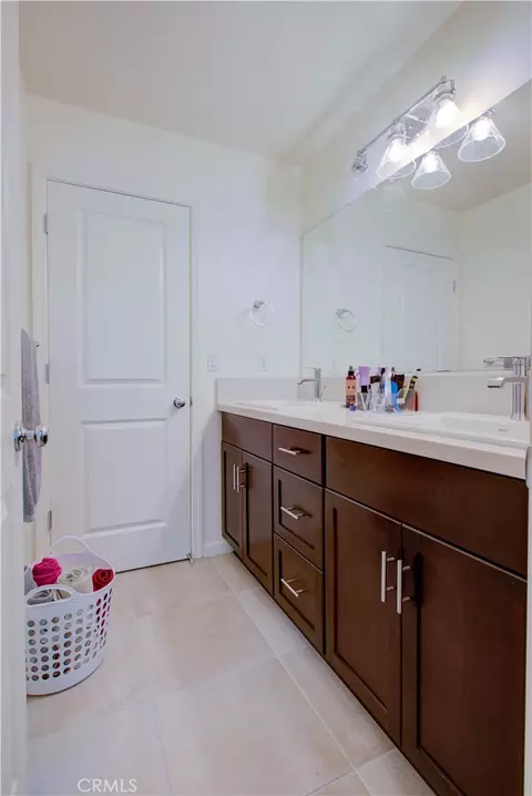 Bath - 626 Heitz Ct, Merced, CA 95348 photo 3 of 6