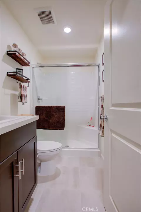 Bath - 626 Heitz Ct, Merced, CA 95348 photo 1 of 6